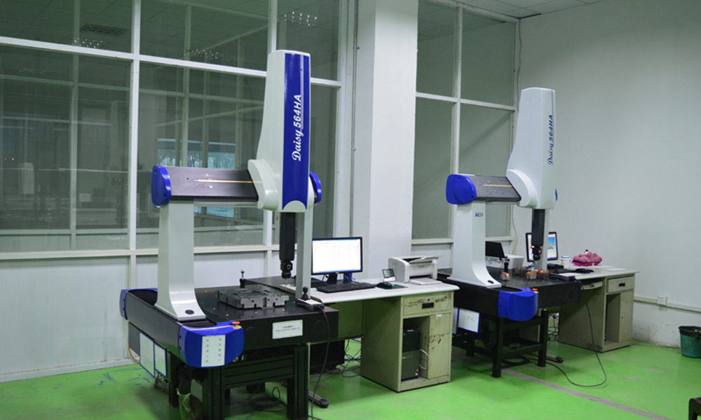 Three dimensional measuring instrument