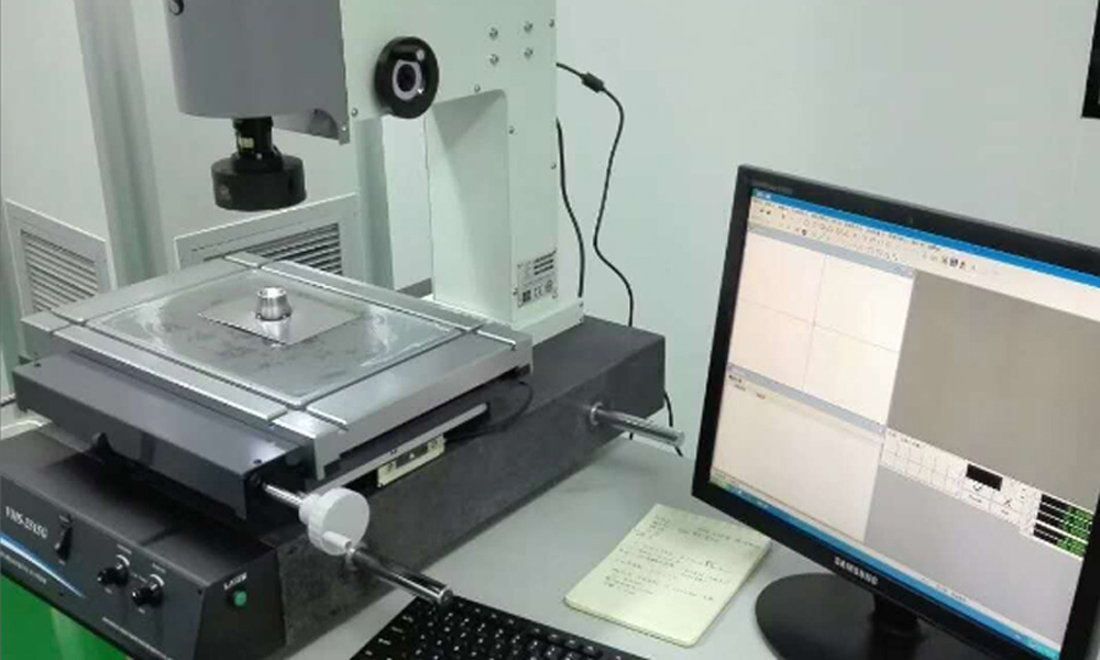 Two dimensional measuring instrument